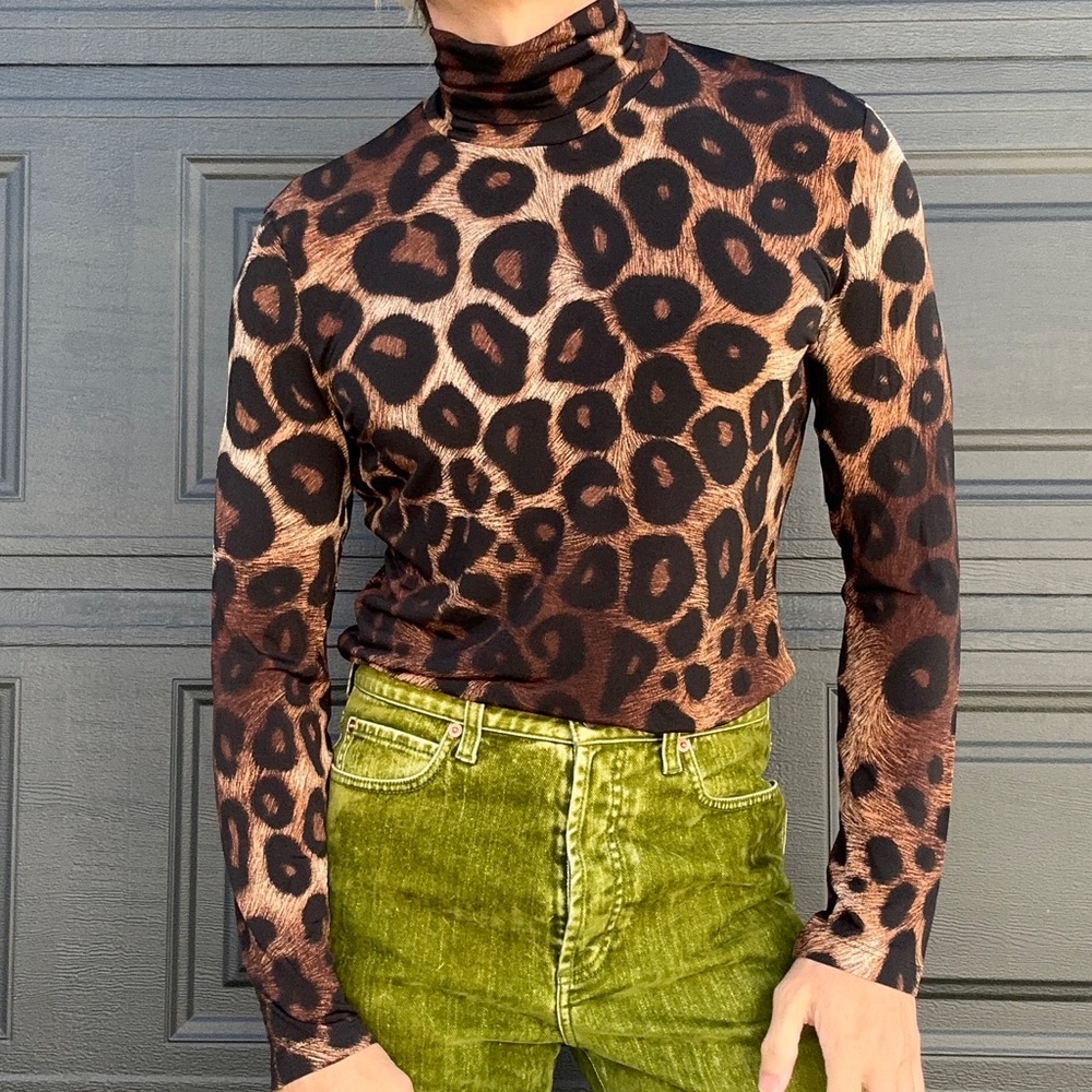 Leopard long sleeve turtleneck